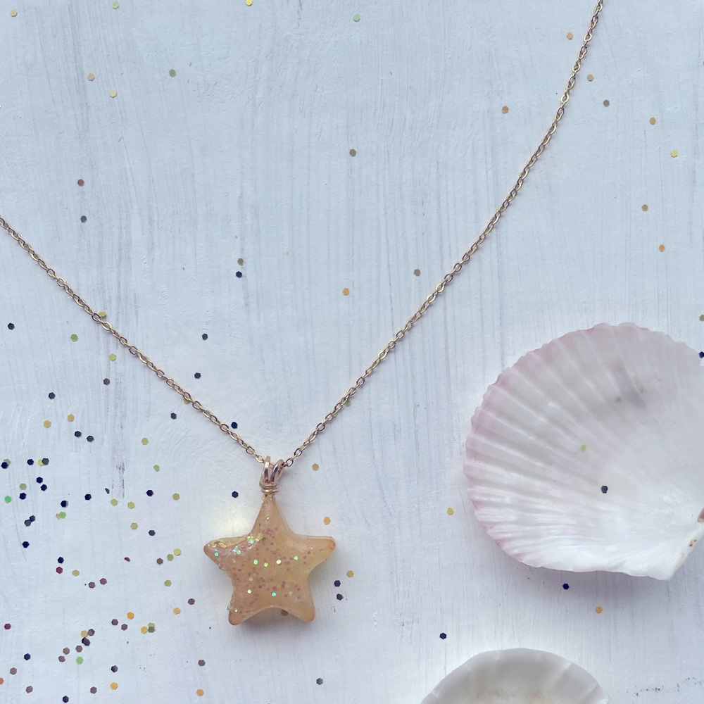 Gold irrdescent resin star necklace